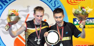 Malaysia's Lee Chong Wei(R) and Denmark's Peter Hoeg Gade display their trophies during the awarding ceremony after men's singles final match between them at Hong Kong open super series 2009 in Hong Kong, south China, Nov. 15, 2009. Lee won 2-1, and claimed the title of the match.